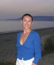 Book an Appointment with Amanda Knezy for Consultant